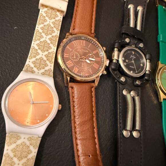 Assorted Lot of 15  Watches - Various Styles & Brands Including VTG - Picture 2 of 10